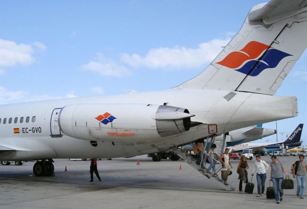 Deplaning out of the rear air-stairs of an MD-80 (Credit: David Grider)