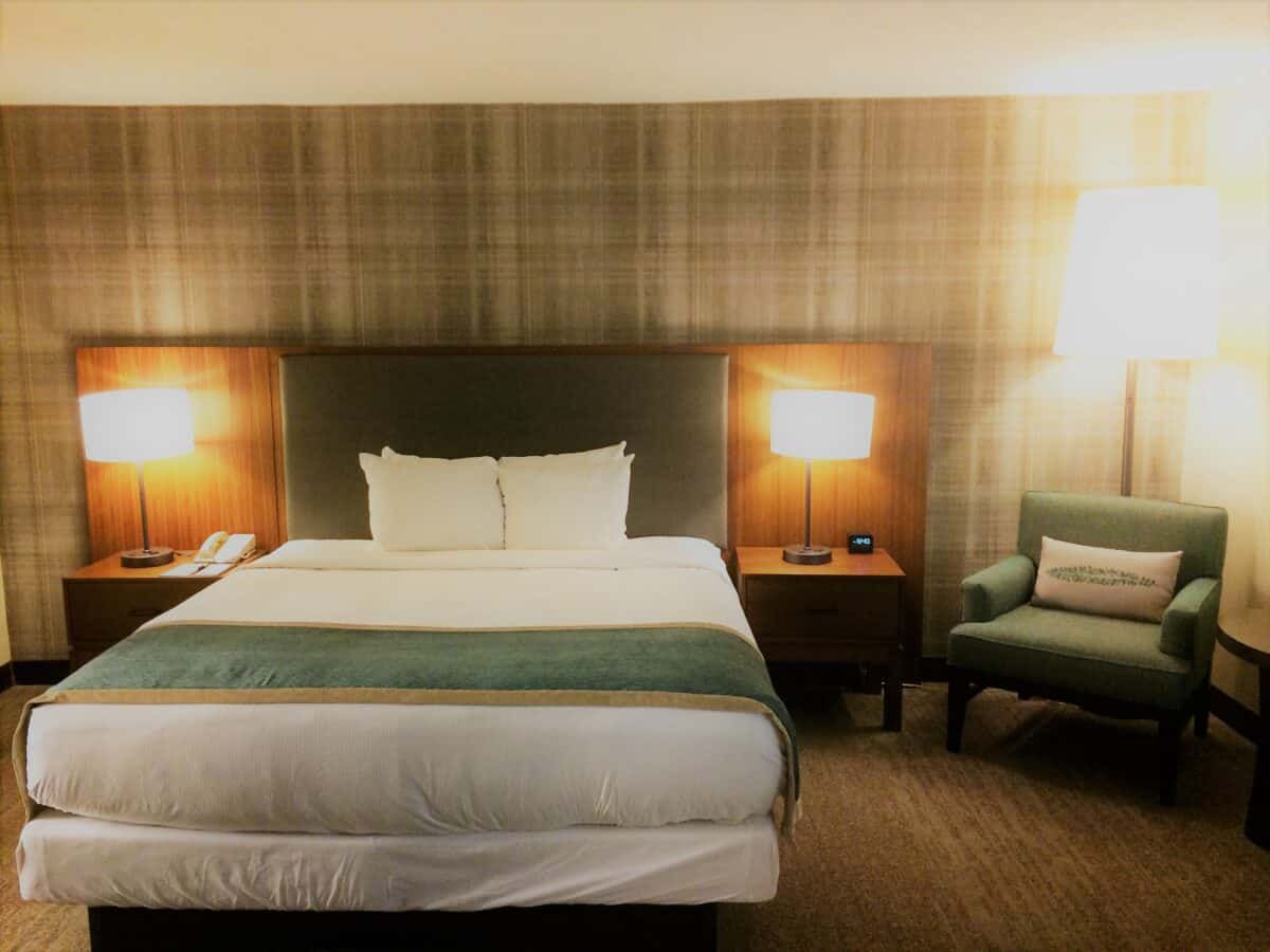 Room at the DoubleTree Park City – The Yarrow